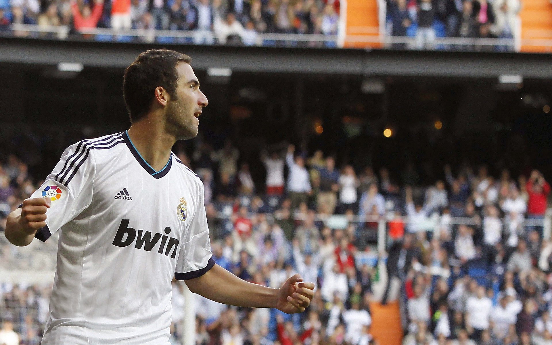 绿茵场与篮球馆的统治力交响，西甲德比的战术博弈与勇士一波流的胜利哲学